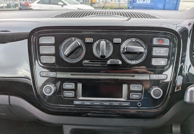 2013 VW UP photo 9