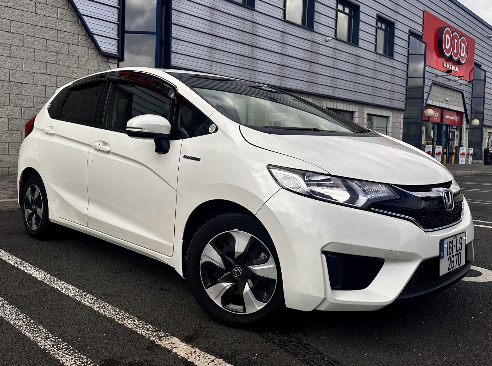 2016 HONDA FIT HYBRID photo 2