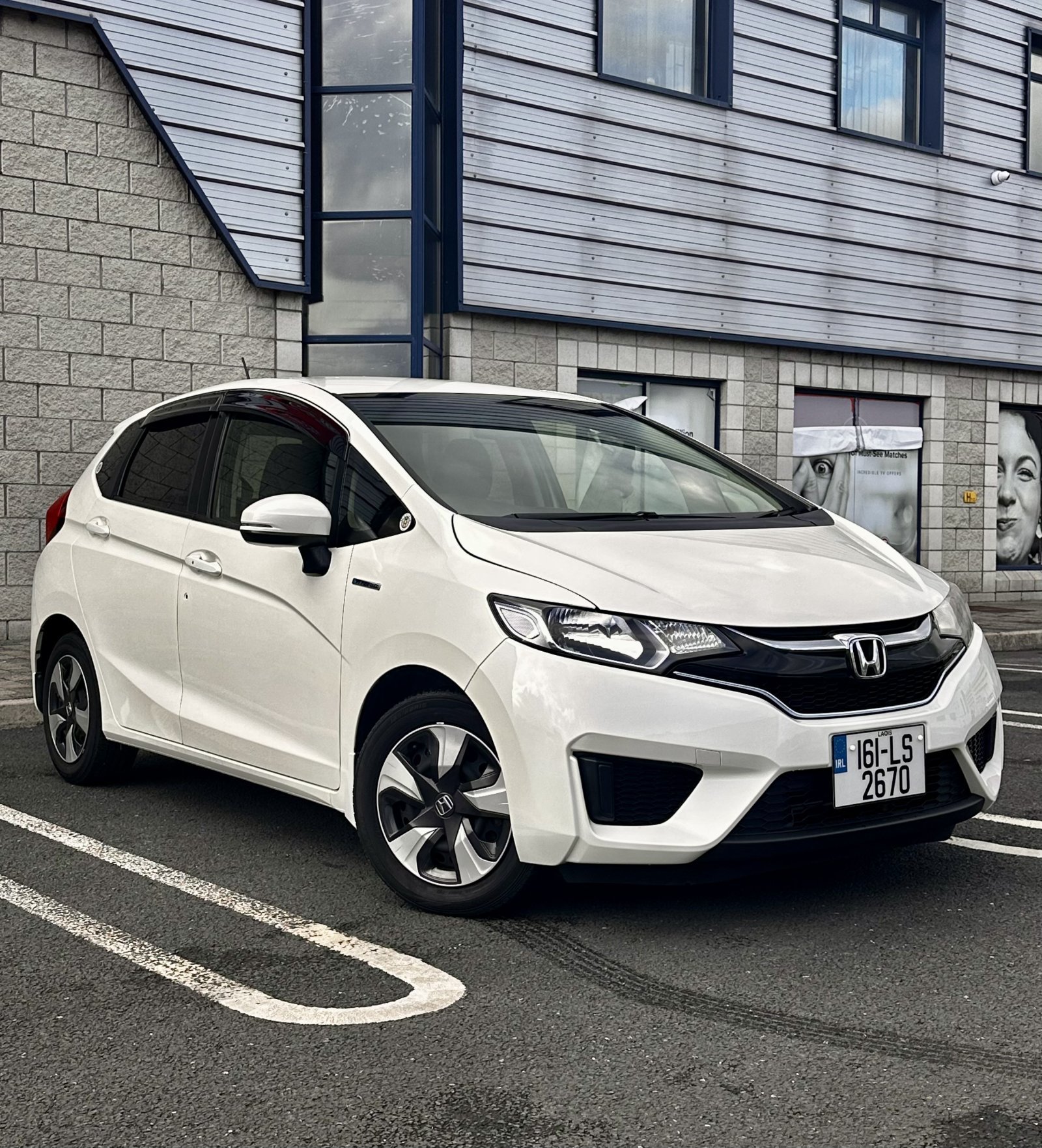 2016 HONDA FIT HYBRID photo 3