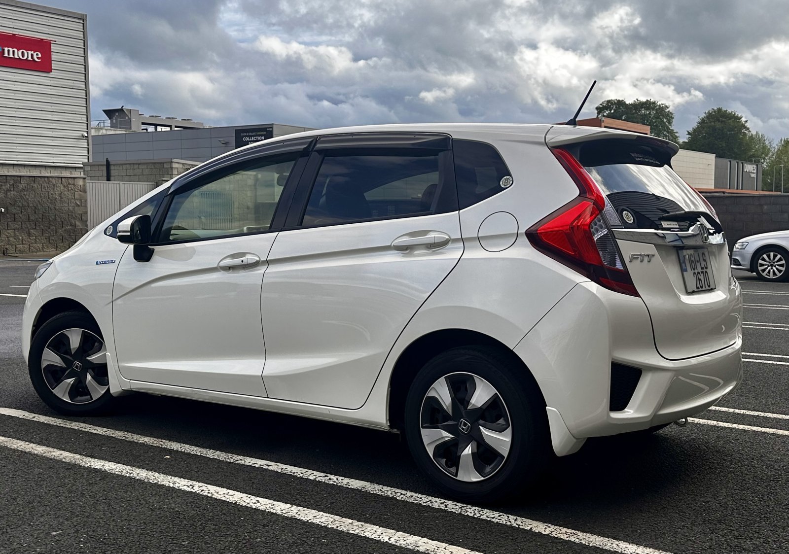2016 HONDA FIT HYBRID photo 8