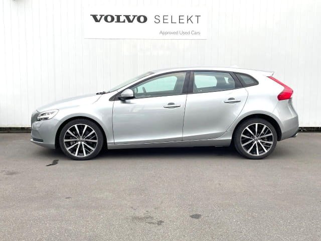 2017 VOLVO V40 photo 5