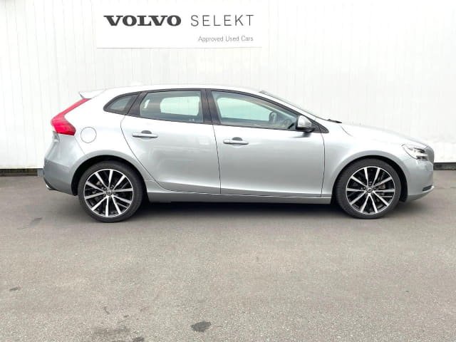 2017 VOLVO V40 photo 4
