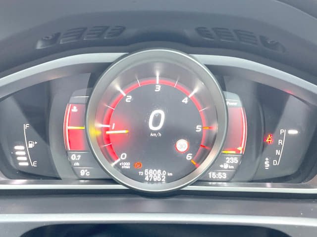 2017 VOLVO V40 photo 2