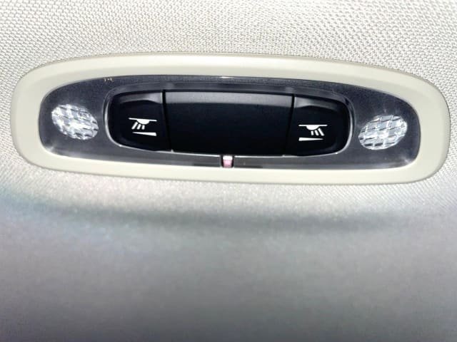 2017 VOLVO V40 photo 12