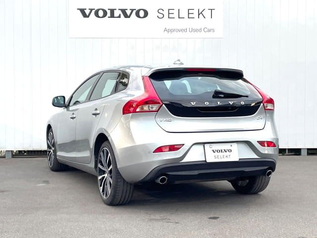 2017 VOLVO V40 photo 10