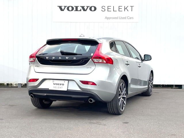 2017 VOLVO V40 photo 9