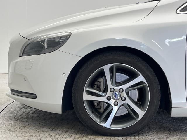 2015 VOLVO V40 photo 3