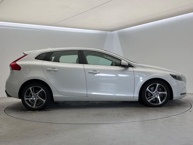 2015 VOLVO V40 photo 2