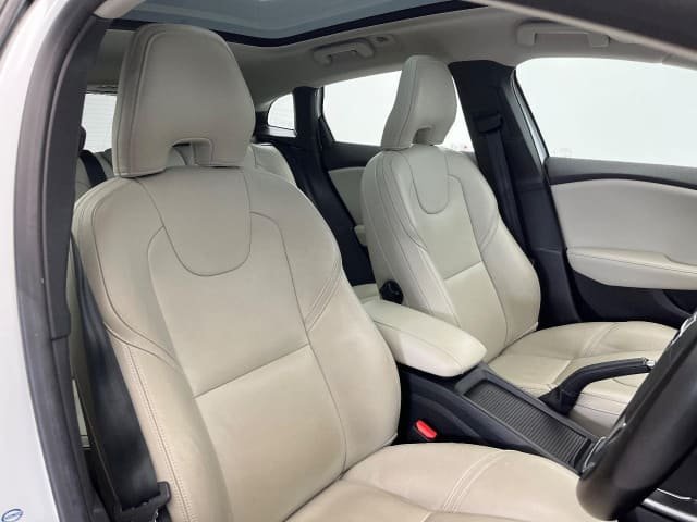 2015 VOLVO V40 photo 10