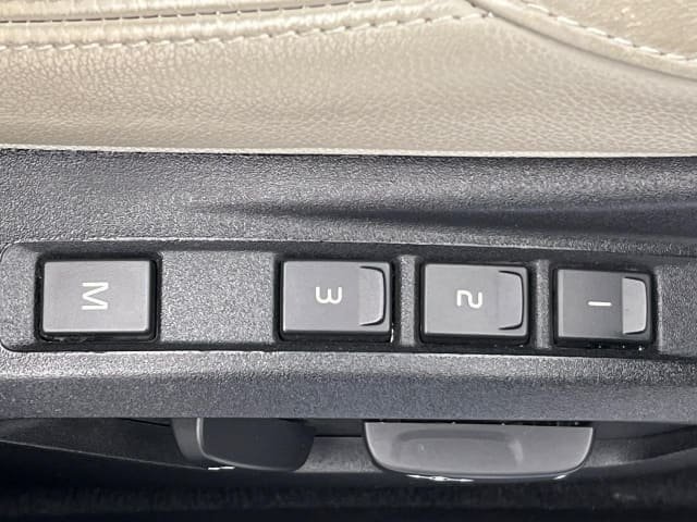 2015 VOLVO V40 photo 12