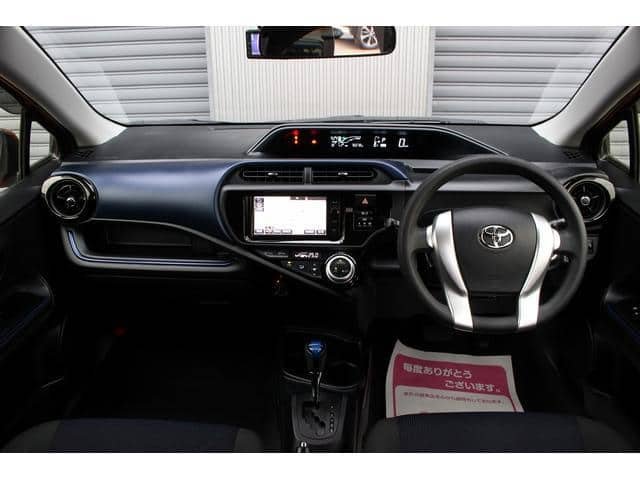 2016 TOYOTA Aqua photo 5