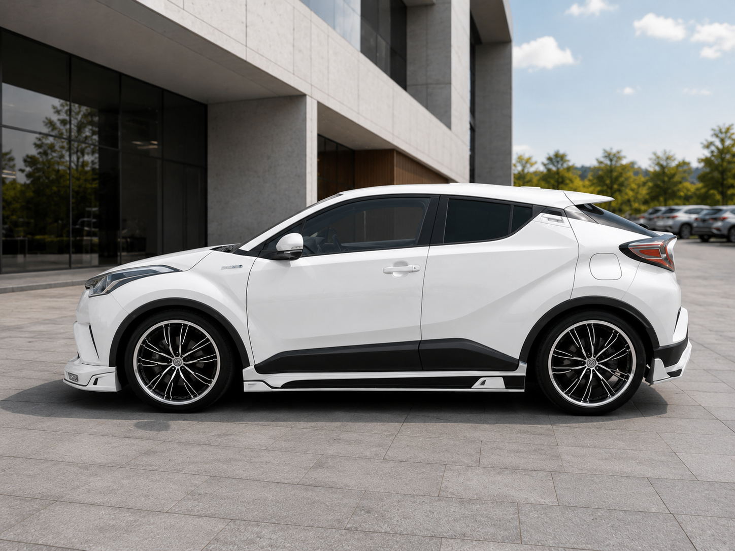 2017 TOYOTA CHR Hybrid photo 2