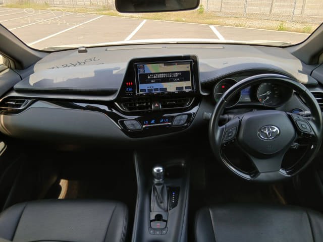 2017 TOYOTA CHR Hybrid photo 10