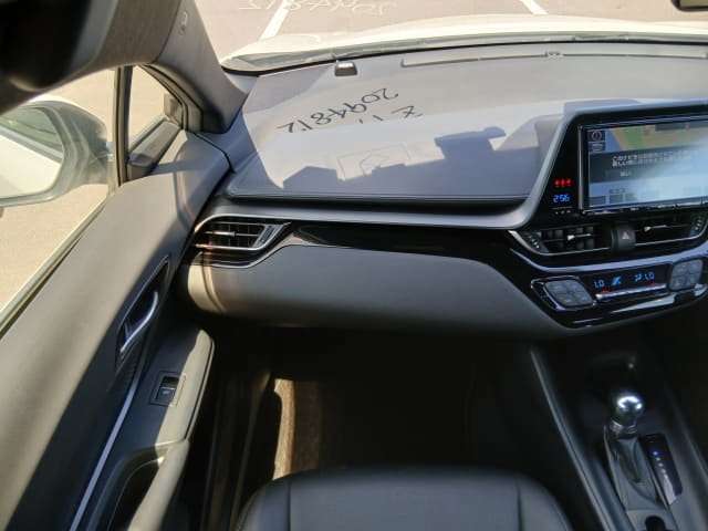 2017 TOYOTA CHR Hybrid photo 12