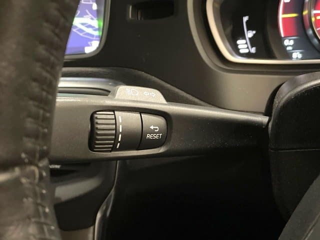 2018 VOLVO V40 photo 12
