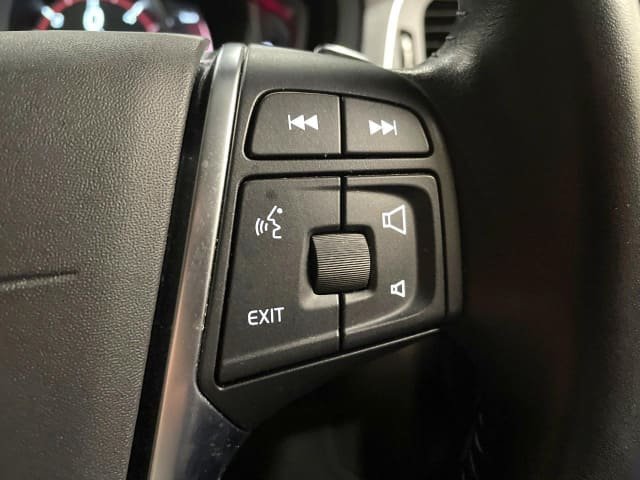 2018 VOLVO V40 photo 11