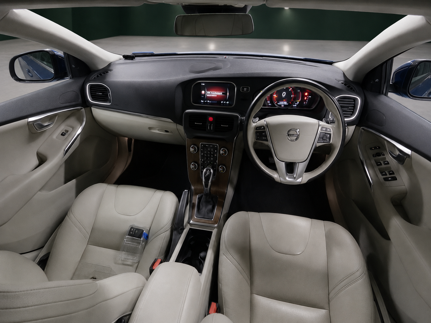 2016 VOLVO V40 photo 4