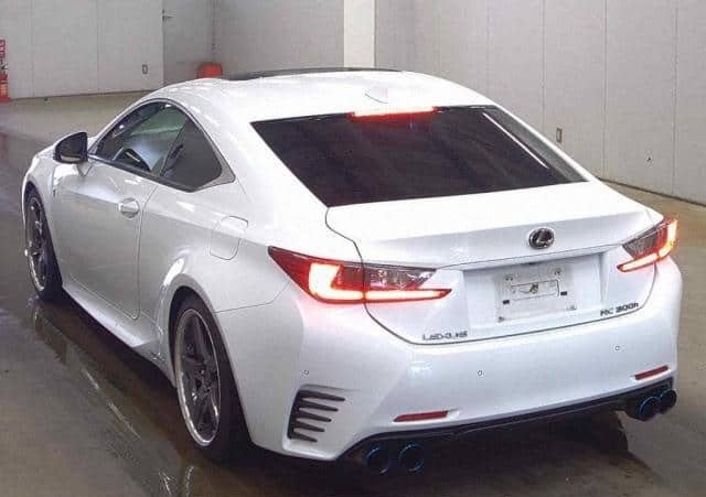 2015 LEXUS RC300h photo 4