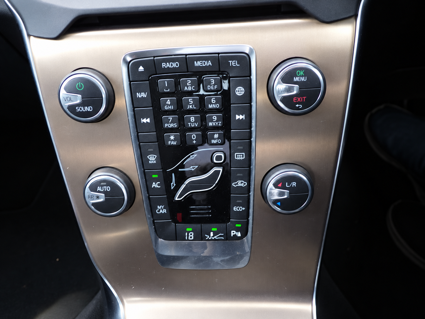 2016 VOLVO V40 photo 12