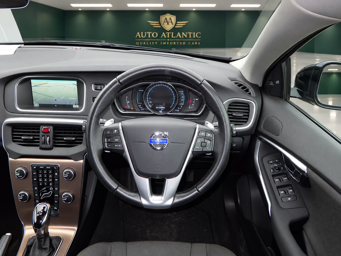 2016 VOLVO V40 photo 9