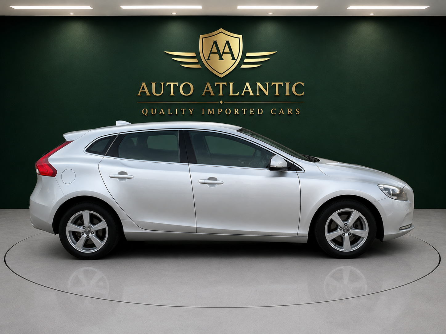 2015 VOLVO V40 photo 4