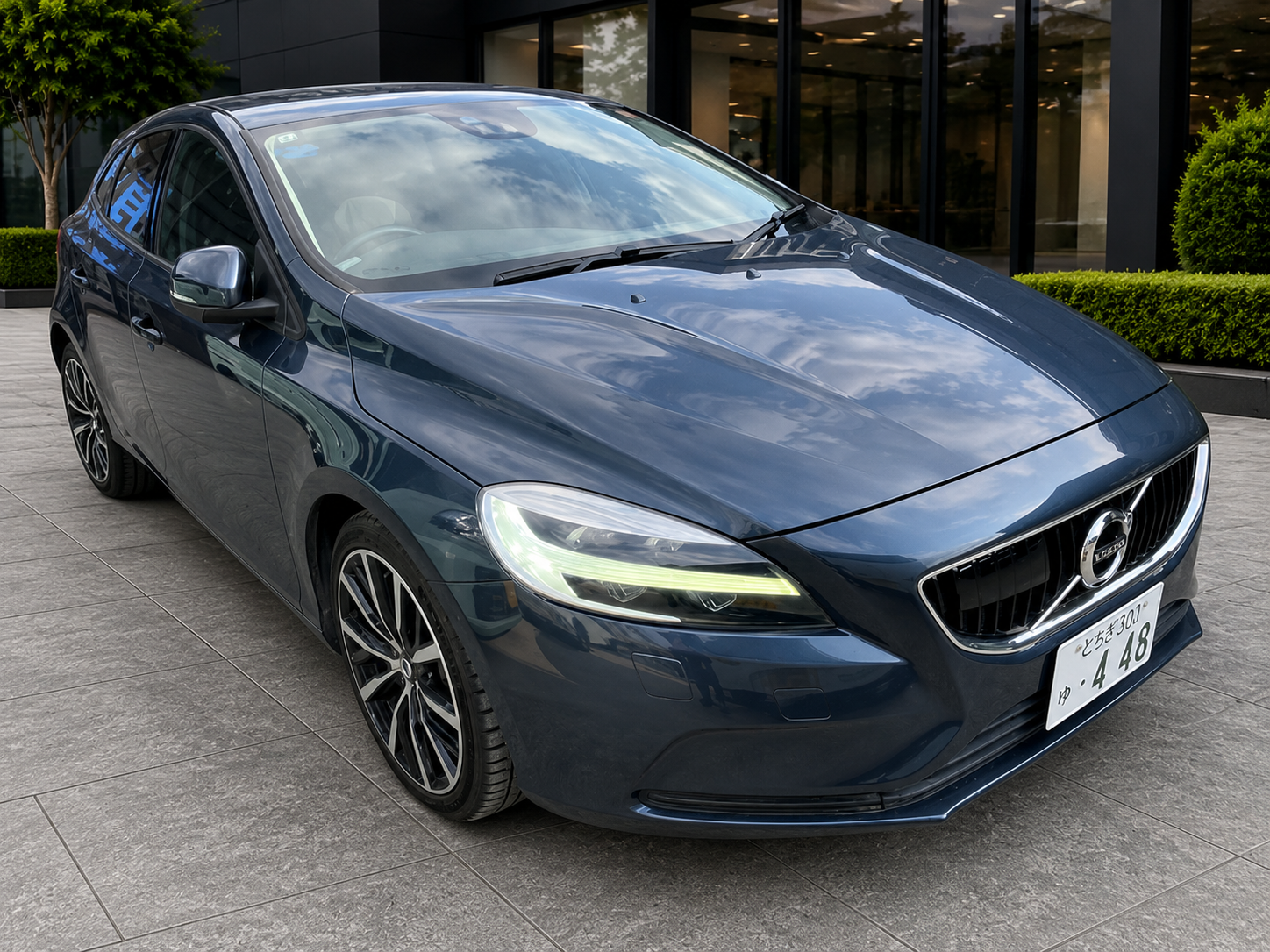 2018 VOLVO V40 photo 2