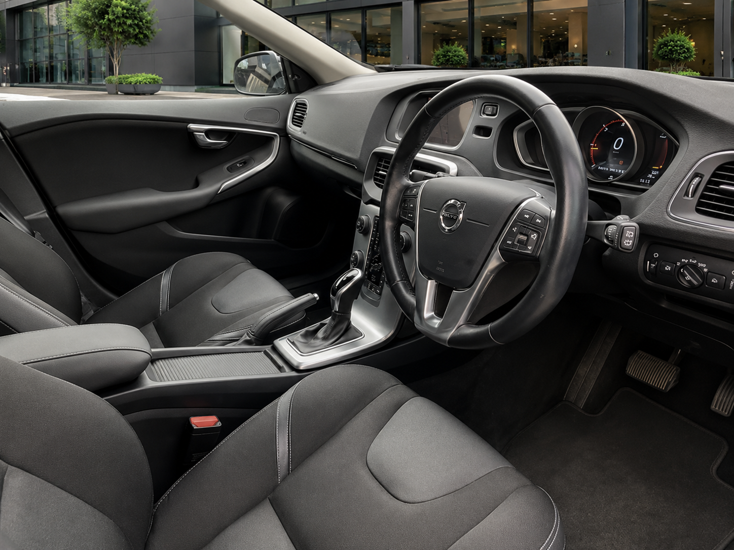 2018 VOLVO V40 photo 6