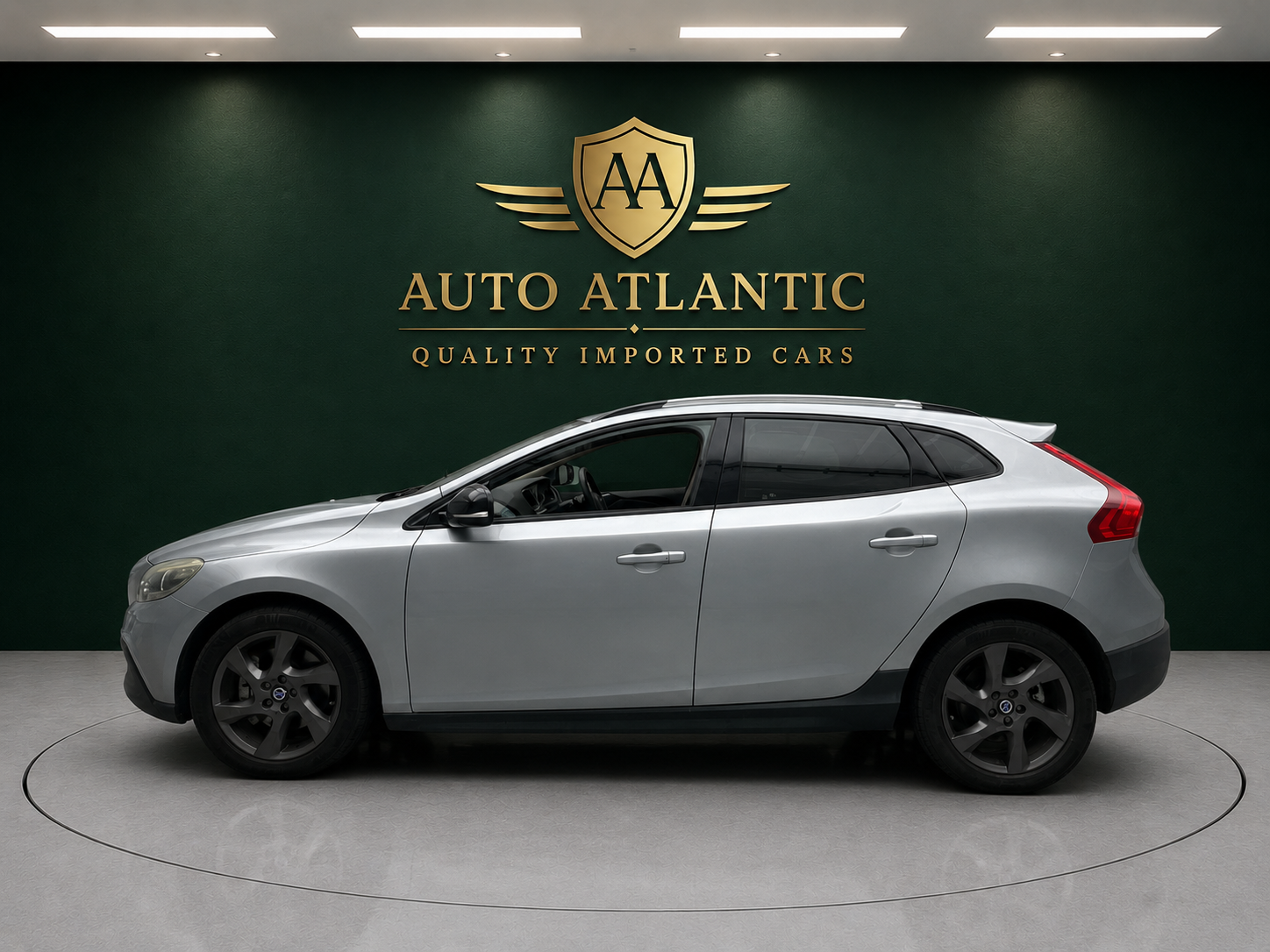 2015 VOLVO V40 D4 photo 2