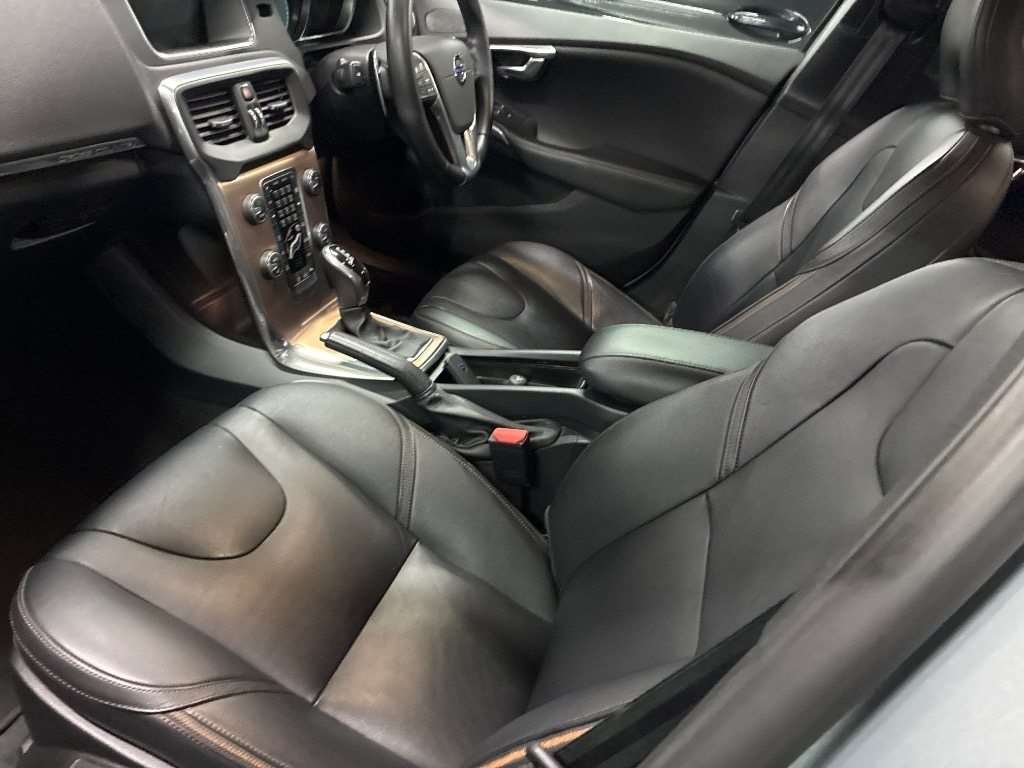 2015 VOLVO V40 D4 photo 9
