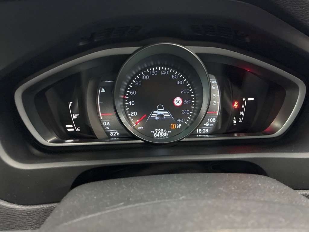 2015 VOLVO V40 D4 photo 7