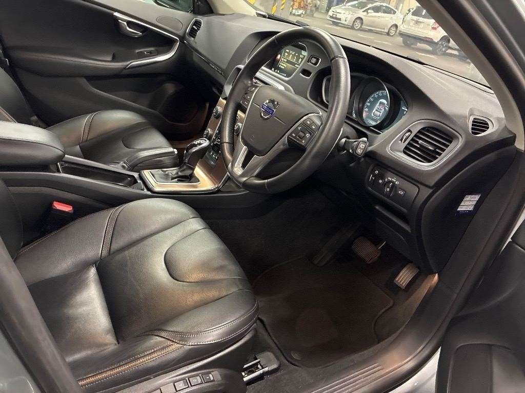2015 VOLVO V40 D4 photo 11