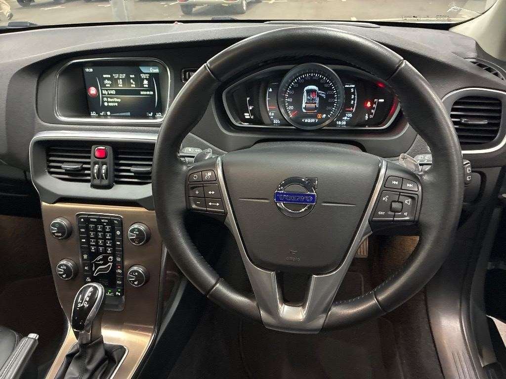 2015 VOLVO V40 D4 photo 12